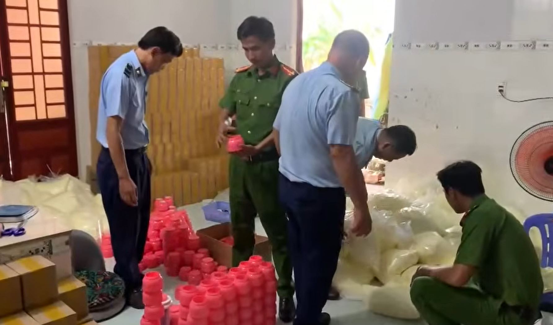 Cần Thơ: Triệt phá cơ sở sản xuất "kem trộn" quy mô lớn kinh doanh qua mạng xã hội