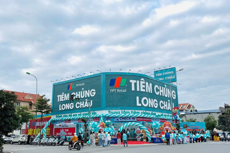 Trong qu&yacute; I/2026, FPT Retail đ&atilde; mở th&ecirc;m 100 nh&agrave; thuốc v&agrave; 5 trung t&acirc;m ti&ecirc;m chủng.