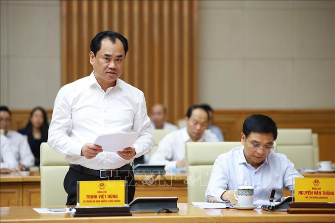 Bộ trưởng Bộ N&ocirc;ng nghiệp v&agrave; M&ocirc;i trường Trịnh Việt H&ugrave;ng b&aacute;o c&aacute;o kết quả thực hiện nhiệm vụ của ng&agrave;nh n&ocirc;ng nghiệp v&agrave; m&ocirc;i trường. Ảnh: Dương Giang/TTXVN