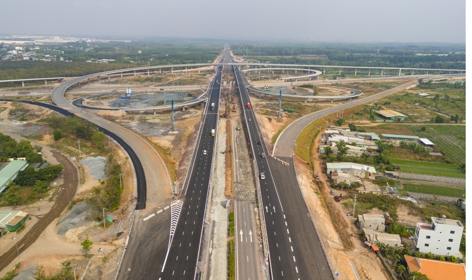 Hôm nay, thông xe loạt cao tốc trọng điểm, giảm tải giao thông dịp 30/4