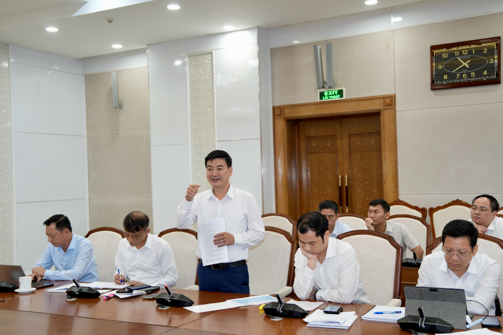 L&atilde;nh đạo Sở X&acirc;y dựng tham gia &yacute; kiến v&agrave;o phương &aacute;n thiết kế