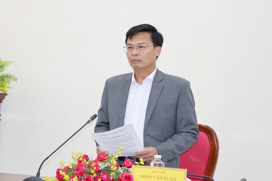 Ph&oacute; Chủ tịch UBND tỉnh Đinh Văn Tuấn ph&aacute;t biểu chỉ đạo cuộc họp