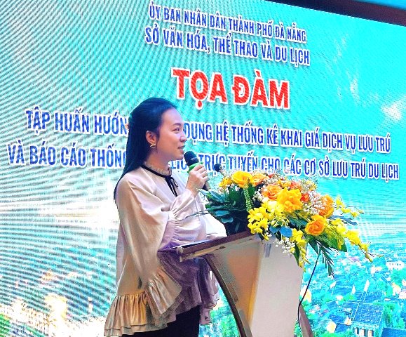 Ph&oacute; Gi&aacute;m đốc Sở Văn h&oacute;a, Thể thao v&agrave; Du lịch Nguyễn Thị Ho&agrave;i An ph&aacute;t biểu tại tọa đ&agrave;m.
