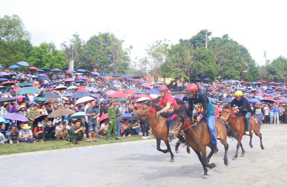 Bắc Hà (Lào Cai) rộn ràng chuỗi hoạt động du lịch dịp nghỉ lễ 30/4 - 1/5
