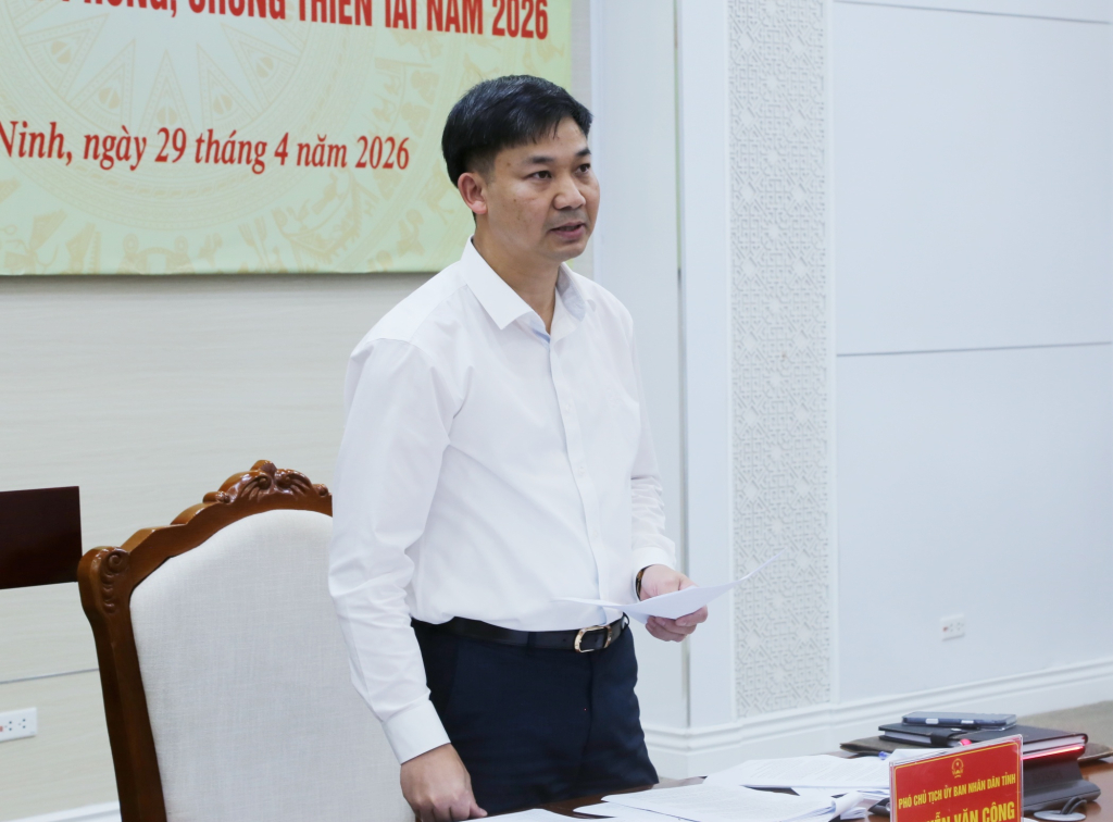 &Ocirc;ng Nguyễn Văn C&ocirc;ng, Ph&oacute; Chủ tịch UBND tỉnh Quảng Ninh ph&aacute;t biểu tại hội nghị