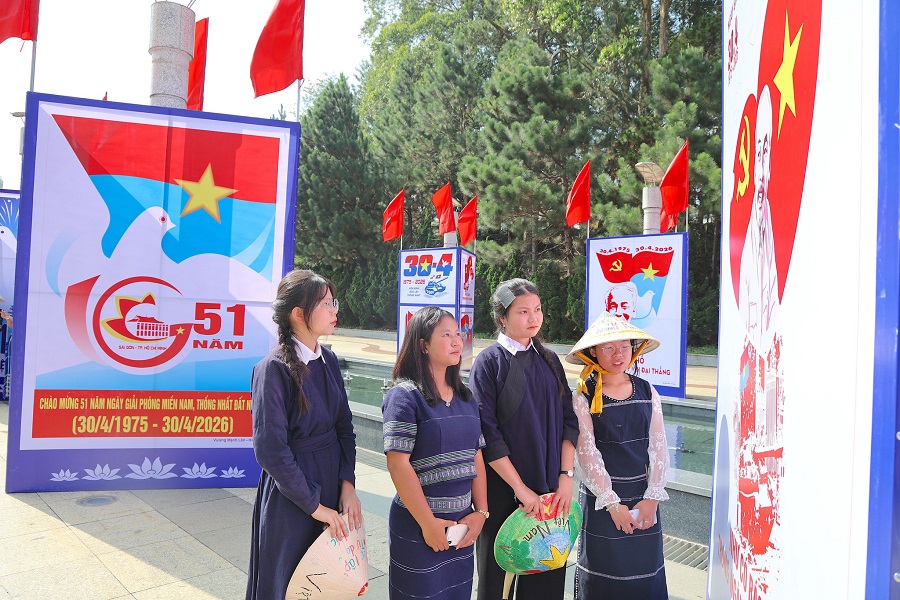 Triển lãm tranh cổ động tấm lớn – lan tỏa giá trị lịch sử, khơi dậy niềm tự hào dân tộc