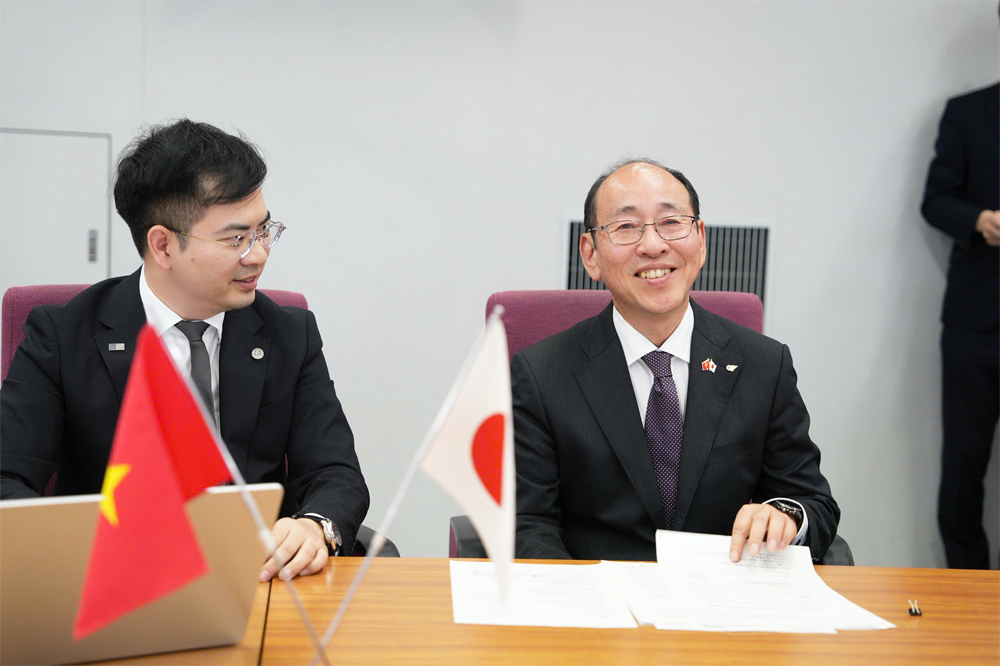 &Ocirc;ng Kazuya Ushiroda, Ph&oacute; Thống đốc tỉnh Mie mong muốn sớm th&uacute;c đẩy thiết lập quan hệ hợp t&aacute;c ch&iacute;nh thức với tỉnh Bắc Ninh, mở rộng cơ hội kết nối doanh nghiệp v&agrave; ph&aacute;t triển kinh tế giữa hai địa phương.