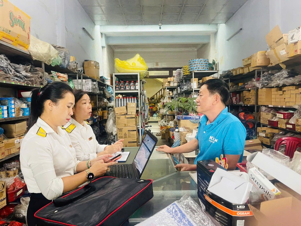 Chính thức: Nâng ngưỡng chịu thuế với hộ kinh doanh lên 1 tỷ đồng/năm, áp dụng từ 1/1/2026