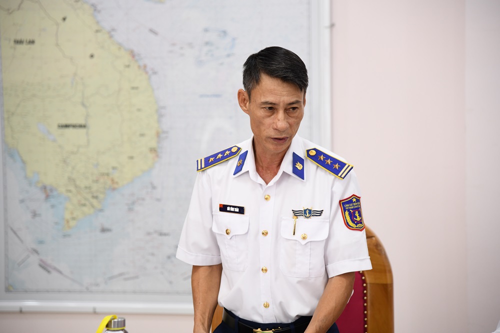 Thượng t&aacute; B&ugrave;i Vĩnh Tr&acirc;n, Chủ nhiệm Ch&iacute;nh trị BTL V&ugrave;ng b&aacute;o c&aacute;o tại Hội nghị