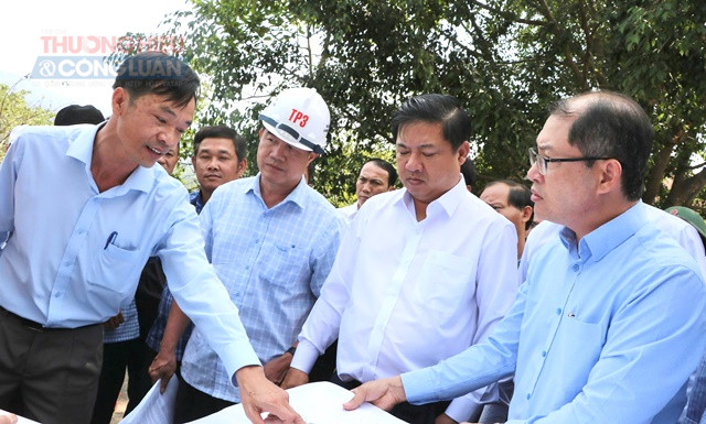 B&iacute; thư tỉnh ủy Lương Nguyễn Minh Triết kiểm tra Dự &aacute;n x&acirc;y dựng hồ chứa nước Y&ecirc;n Ngựa.