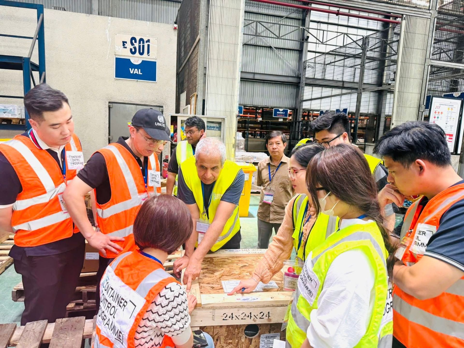 Nâng cao năng lực cho công chức hải quan trong kiểm soát hàng hóa vận chuyển qua đường hàng không