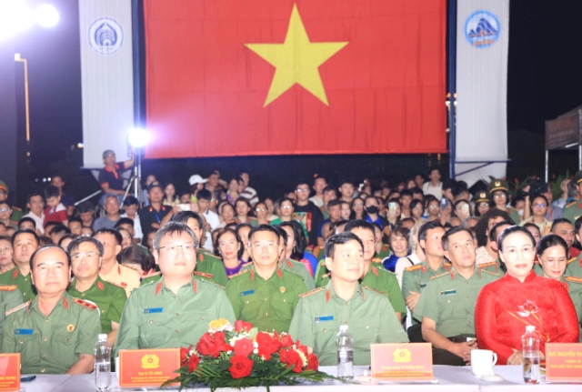 C&aacute;c đại biểu tại đ&ecirc;m Khai mạc Gala 