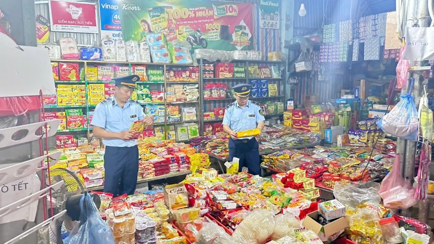 Đội QLTT số 8 tỉnh Tuyên Quang siết chặt quản lý trong Tháng hành động vì an toàn thực phẩm