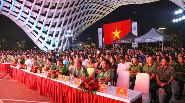 Quang cảnh lễ khai mạc.