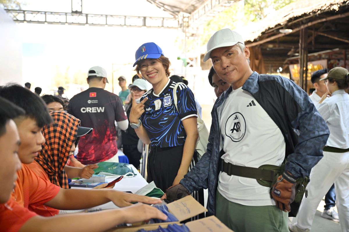 Chị Trần Thị Kim Thoa c&ugrave;ng chồng đăng k&yacute; tham gia cự ly 21km tại VnExpress Marathon Green Paradise