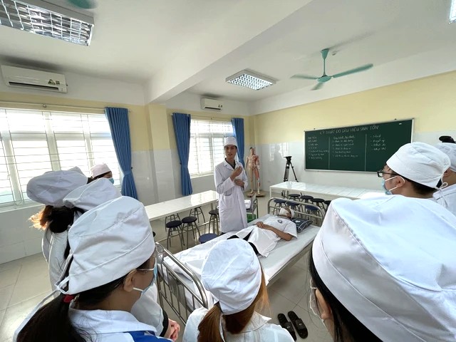 Lạng Sơn tăng cường đào tạo liên tục, nâng cao chất lượng nguồn nhân lực y tế