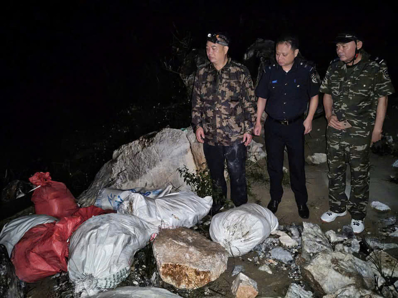 Kiểm tra l&ocirc; h&agrave;ng h&oacute;a vi phạm