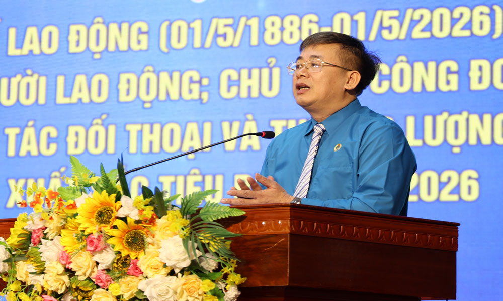 Đồng ch&iacute; Thạch Văn Chung tr&igrave;nh b&agrave;y diễn văn kỷ niệm.