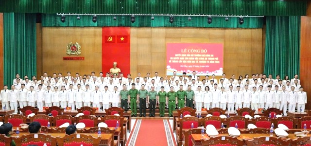 Đà Nẵng: Thăng hàm Đại tá, Thượng tá cho 112 cán bộ Công an