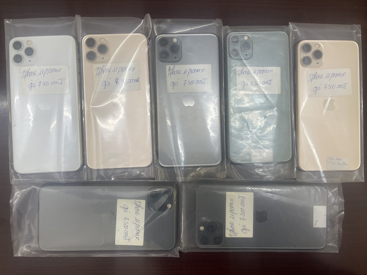 Phát hiện hộ kinh doanh buôn bán iPhone nhập lậu tại Lào Cai, phạt 70 triệu đồng