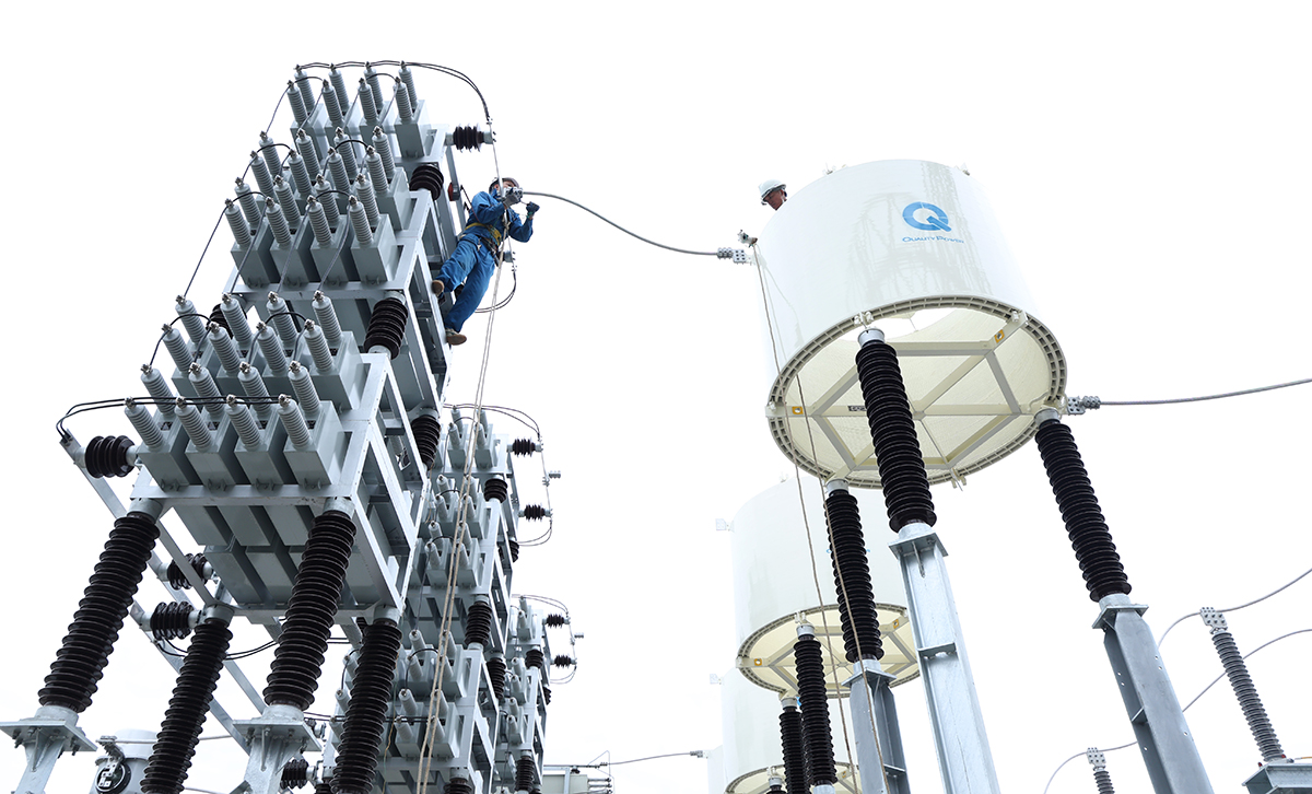 Gi&agrave;n tụ b&ugrave; ngang tại Trạm biến &aacute;p 500kV Phố Nối trong qu&aacute; tr&igrave;nh thi c&ocirc;ng về đ&iacute;ch
