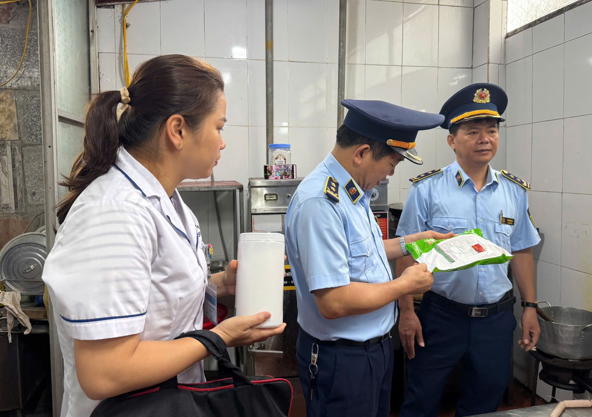 Lạng Sơn: Đẩy mạnh kiểm soát an toàn thực phẩm, ứng dụng test nhanh tại hiện trường