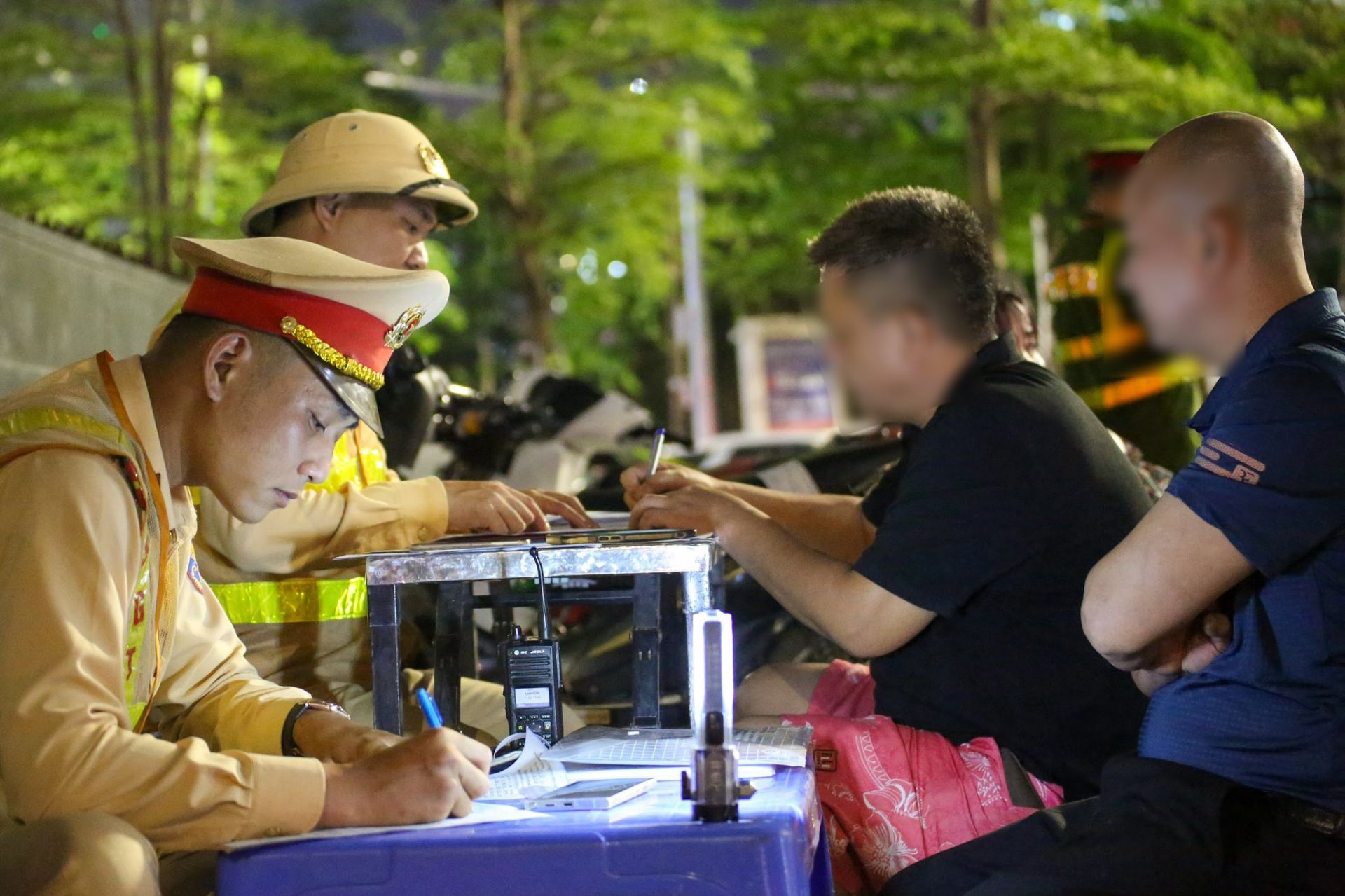 Hà Nội: Kiểm tra nồng độ cồn xuyên suốt dịp lễ 30/4 - 1/5, nhiều vi phạm bị xử lý