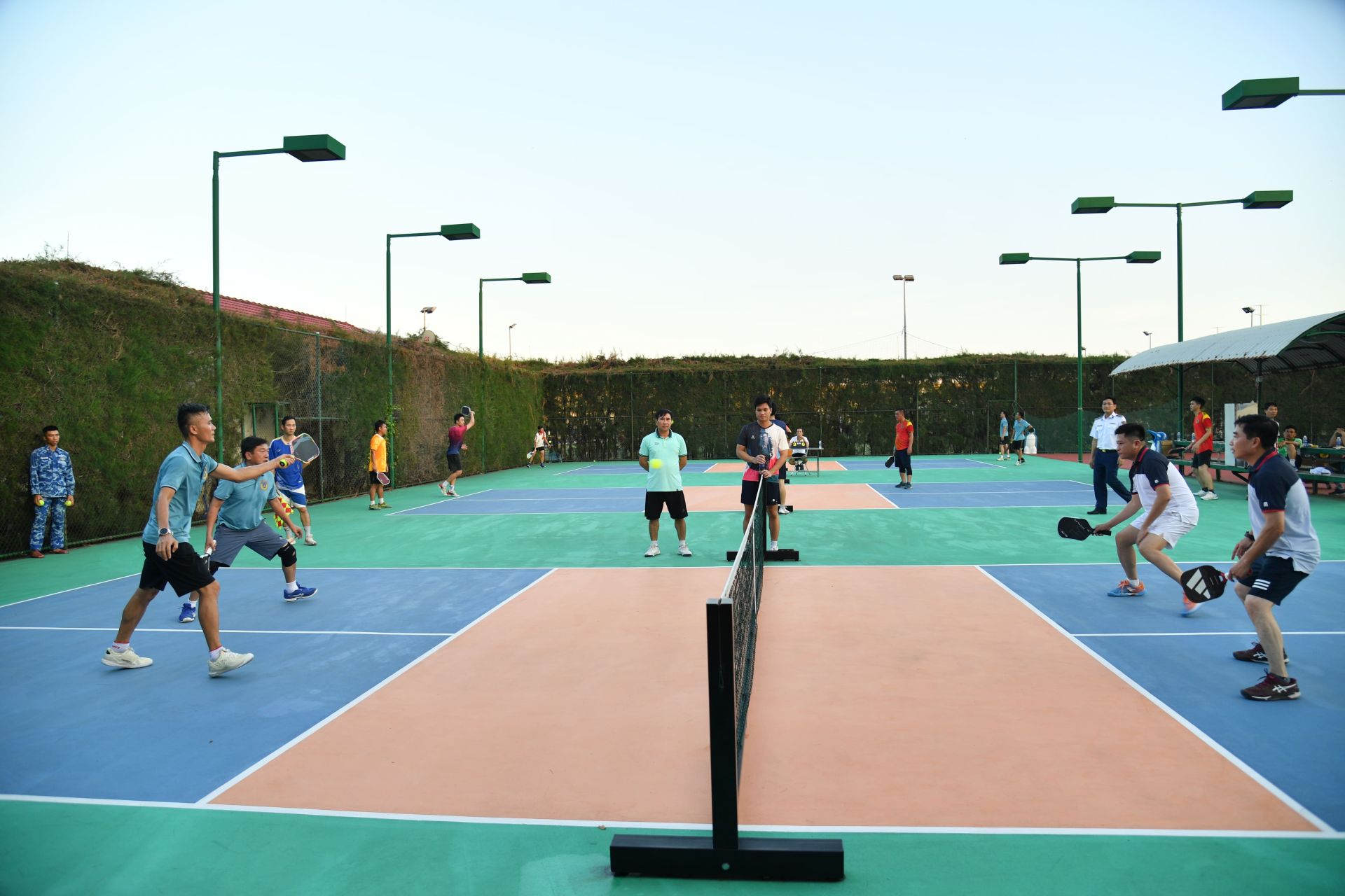 Cơ quan BTL V&ugrave;ng tổ chức giải thi đấu Pickleball với sự tham gia của c&aacute;c đồng ch&iacute; Thủ trưởng BTL V&ugrave;ng