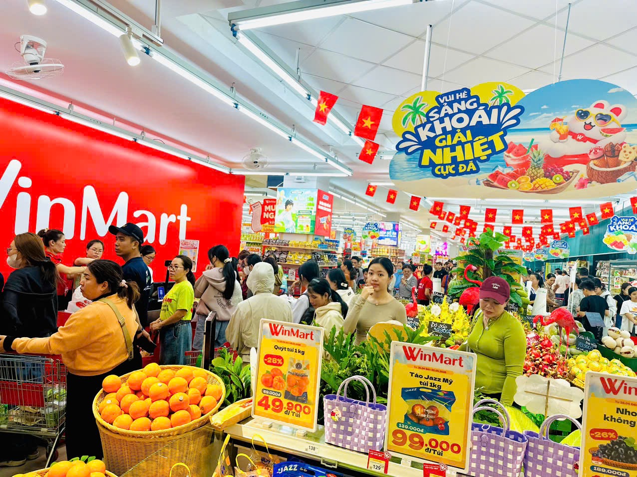 WinMart ra mắt loạt siêu thị mô hình mới, thu hút sức mua bùng nổ dịp 30/4