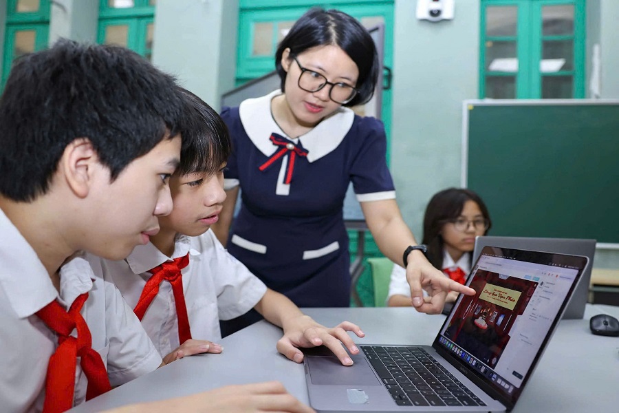 Học sinh Trường THCS Trưng Vương (H&agrave; Nội) trong giờ học tr&iacute; tuệ nh&acirc;n tạo - một trong những nội dung được khuyến kh&iacute;ch ph&aacute;t triển theo quy định mới. Ảnh minh hoạ.