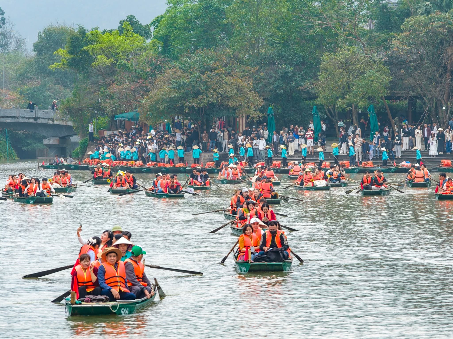 Du lịch Ninh B&igrave;nh 4 th&aacute;ng năm 2026 tăng trưởng ấn tượng