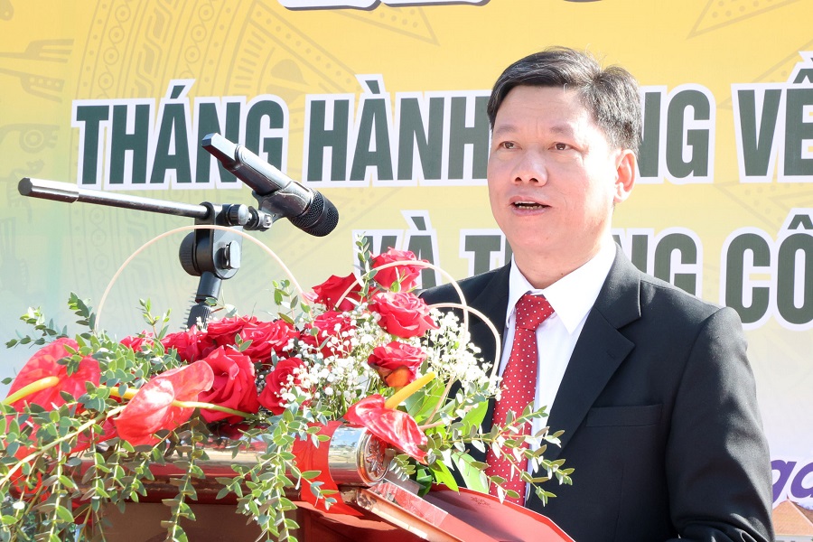 &Ocirc;ng Đỗ Văn Chung, Gi&aacute;m đốc Sở Nội vụ, Ph&oacute; Chủ tịch Thường trực Hội đồng ATVSLĐ tỉnh L&acirc;m Đồng ph&aacute;t biểu tại lễ ph&aacute;t động Th&aacute;ng h&agrave;nh động về ATVSLĐ v&agrave; Th&aacute;ng c&ocirc;ng nh&acirc;n năm 2026