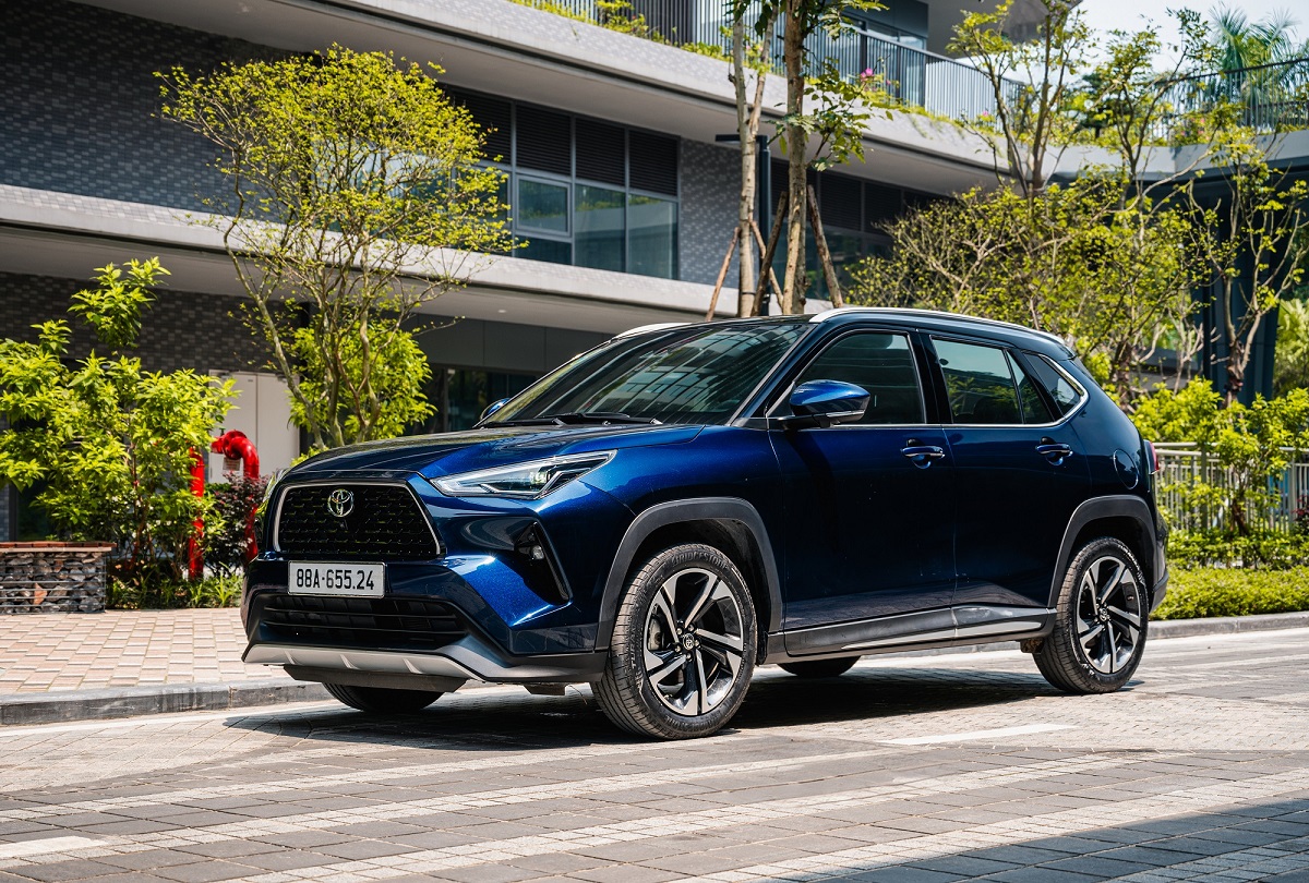Xếp thứ hai, Yaris Cross đạt 1.344 xe, tiếp tục duy tr&igrave; phong độ ổn định với thiết kế hiện đại, gọn g&agrave;ng v&agrave; ph&ugrave; hợp di chuyển đ&ocirc; thị