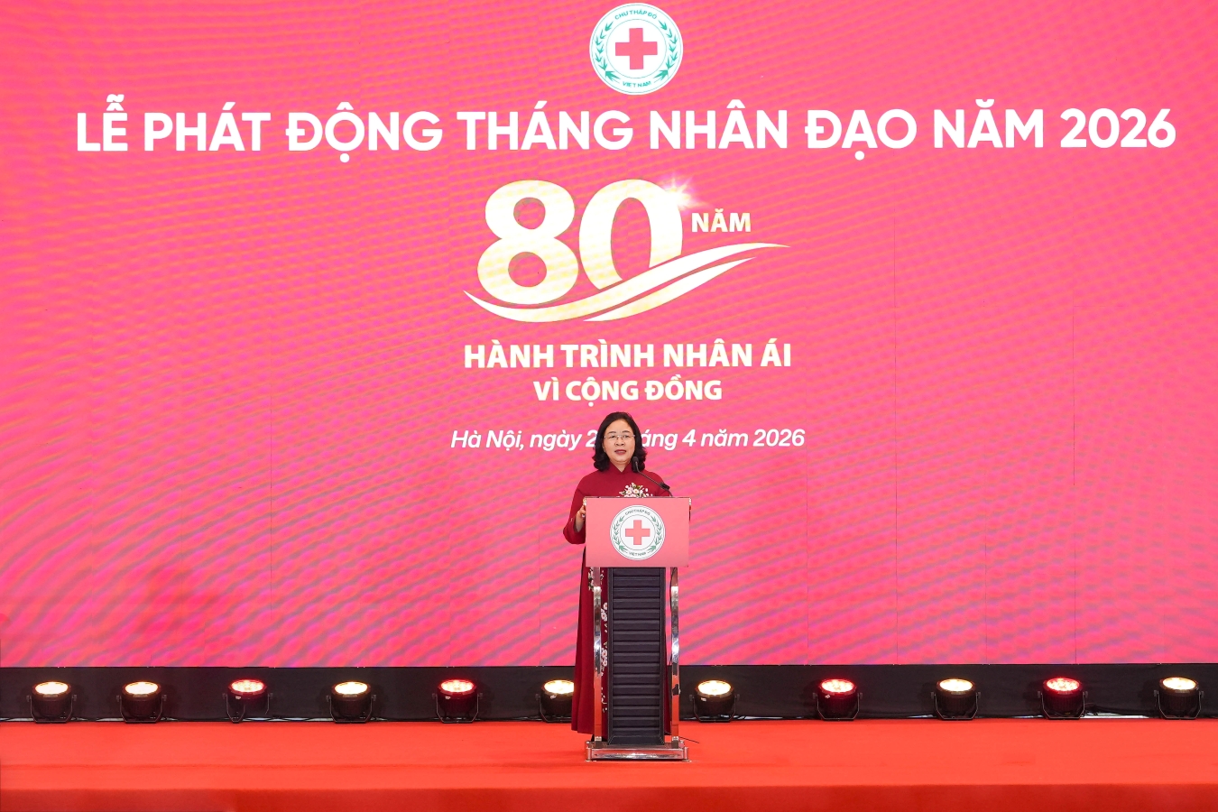 B&agrave; B&ugrave;i Thị Minh Ho&agrave;i, Chủ tịch Ủy ban Trung ương Mặt trận Tổ quốc Việt Nam ph&aacute;t biểu tại Lễ ph&aacute;t động. Ảnh: VCB