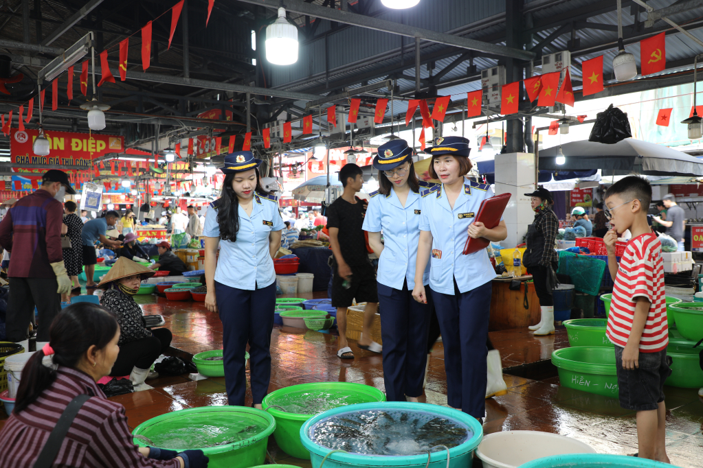 Quảng Ninh: Siết chặt QLTT, đảm bảo an toàn thực phẩm và bình ổn giá cả dịp nghỉ lễ