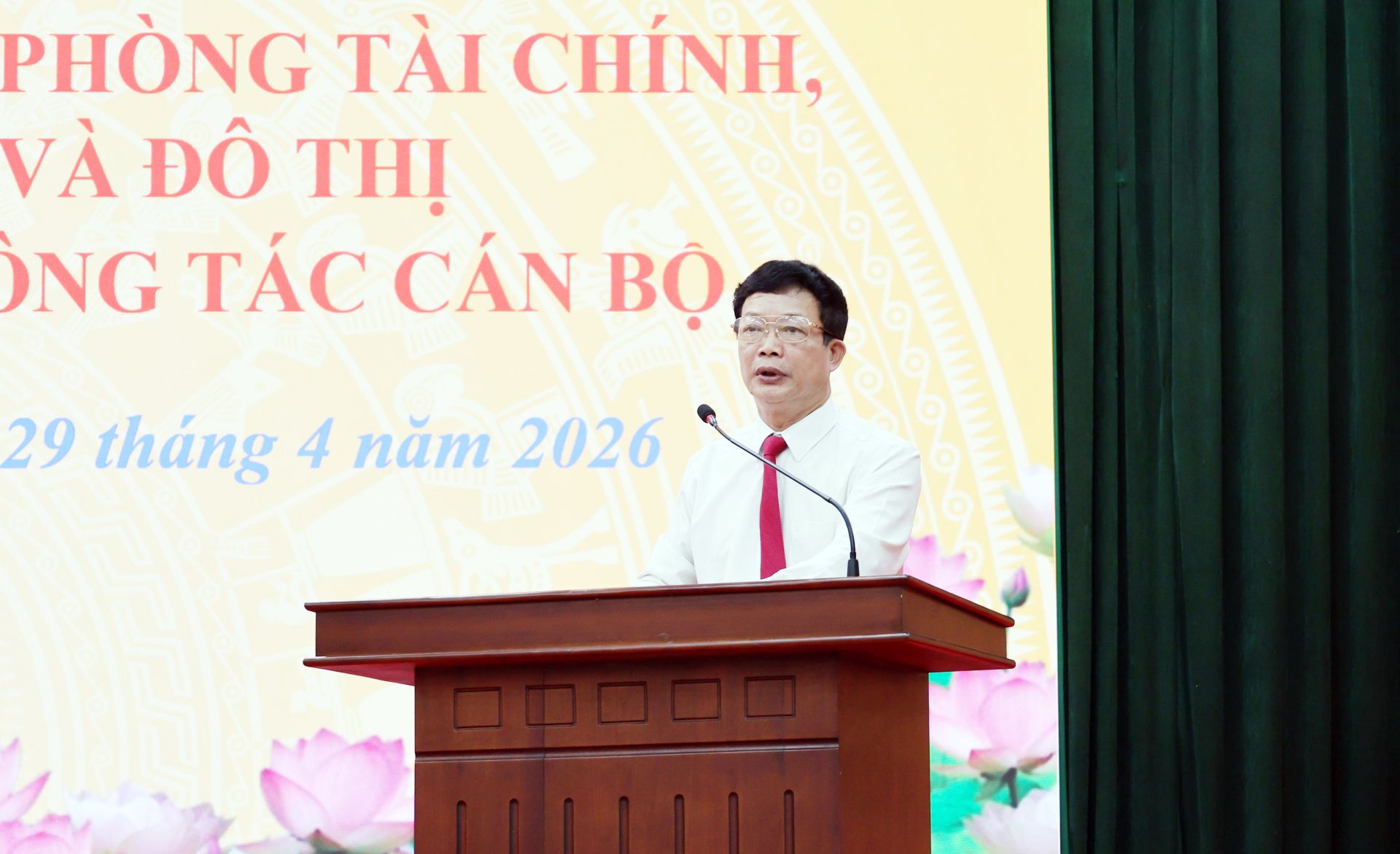 B&iacute; thư Đảng ủy phường Nguyễn B&aacute; Qu&acirc;n ph&aacute;t biểu chỉ đạo hội nghị.