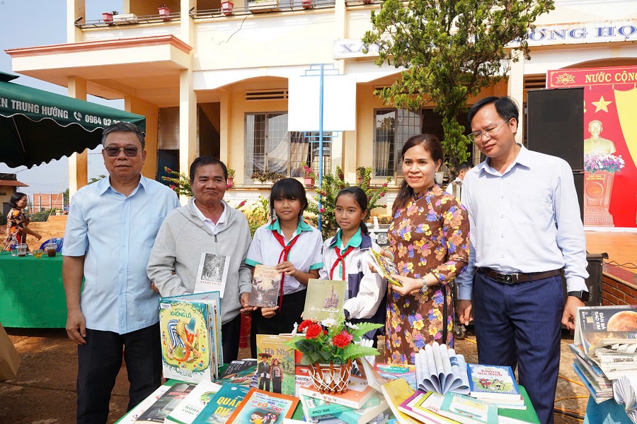 Trường THCS L&ecirc; Qu&yacute; Đ&ocirc;n, x&atilde; Trường Xu&acirc;n đ&atilde; tổ chức chương tr&igrave;nh hưởng ứng Ng&agrave;y S&aacute;ch v&agrave; Văn h&oacute;a đọc Việt Nam