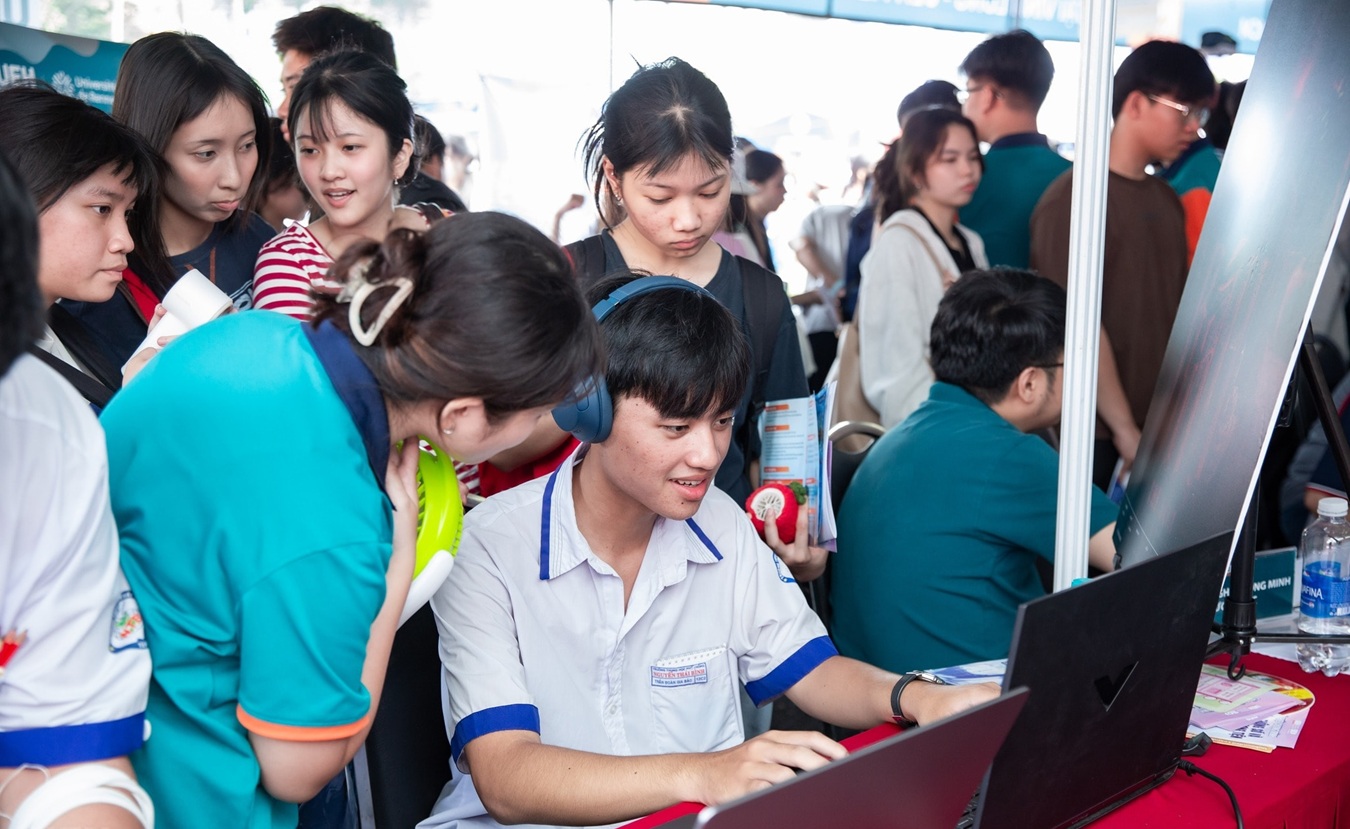 Nhiều trường sư phạm loại bỏ tổ hợp A00 và C00 khi xét tuyển ngành Giáo dục tiểu học
