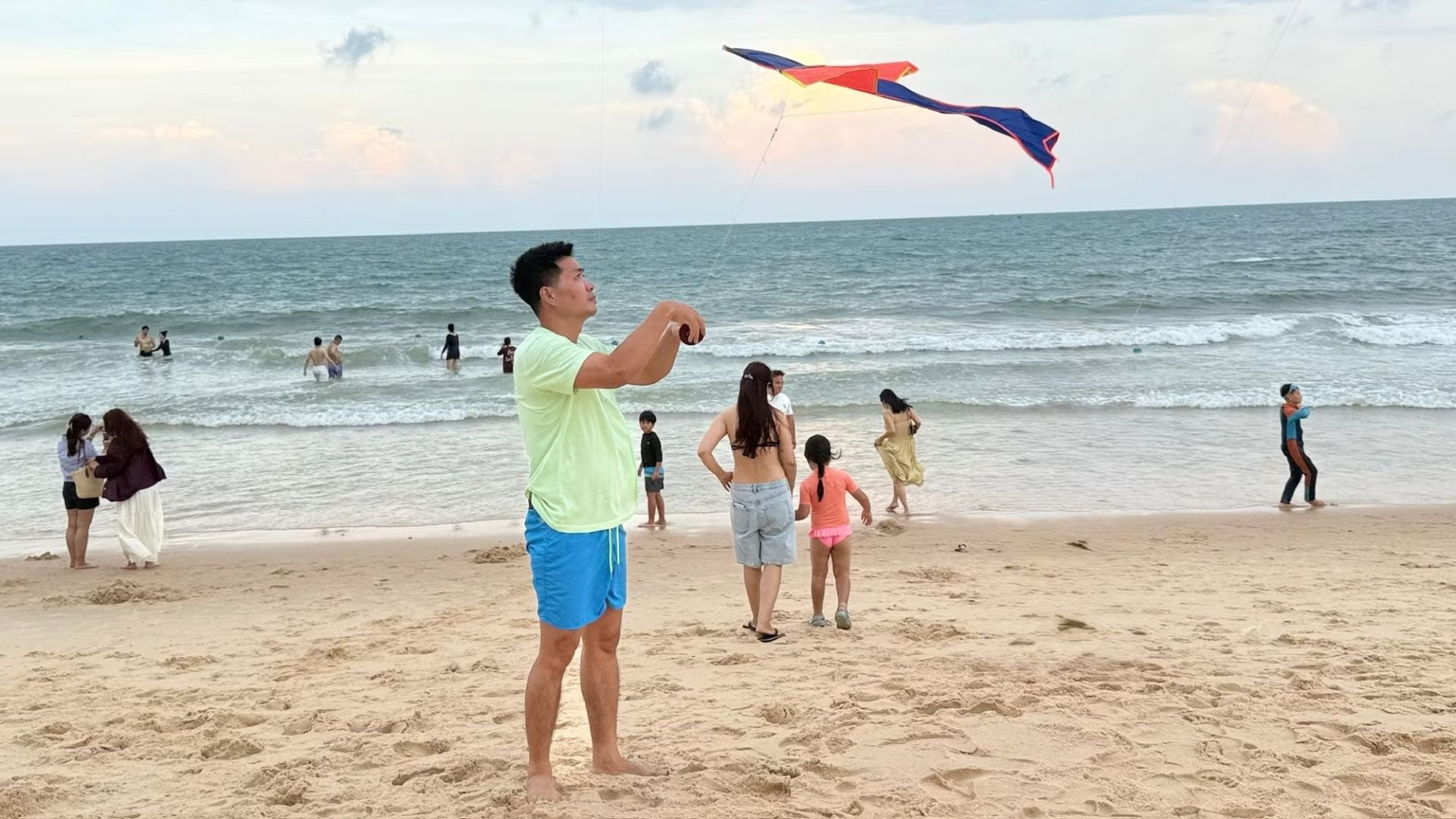Tại NovaWorld Phan Thiết (phường Tiến Th&agrave;nh) cũng diễn ra lễ hội diều.