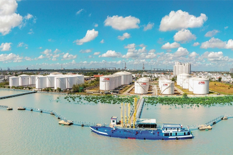 PVOIL đ&atilde; chủ động đầu tư, ho&agrave;n th&agrave;nh n&acirc;ng cấp sức chứa ethanol tại c&aacute;c kho đầu nguồn để đảm nhận vai tr&ograve; đầu mối nhập khẩu v&agrave; l&agrave; trung t&acirc;m ph&acirc;n phối ethanol cho c&aacute;c cơ sở pha chế kh&aacute;c ở khu vực l&acirc;n cận
