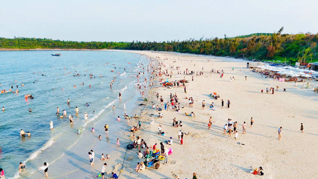 Trên 1,3 triệu lượt du khách đến Quảng Ninh trong 2 kỳ nghỉ lễ