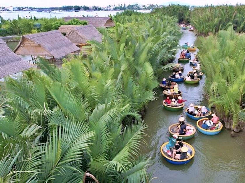 Du lịch miền Trung bứt phá mùa cao điểm
