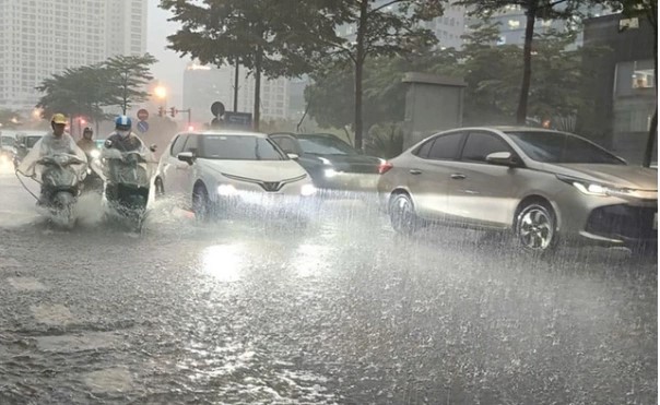 Cảnh báo dông, lốc, sét, mưa đá và mưa lớn cục bộ trong những giờ tới tại Thanh Hóa