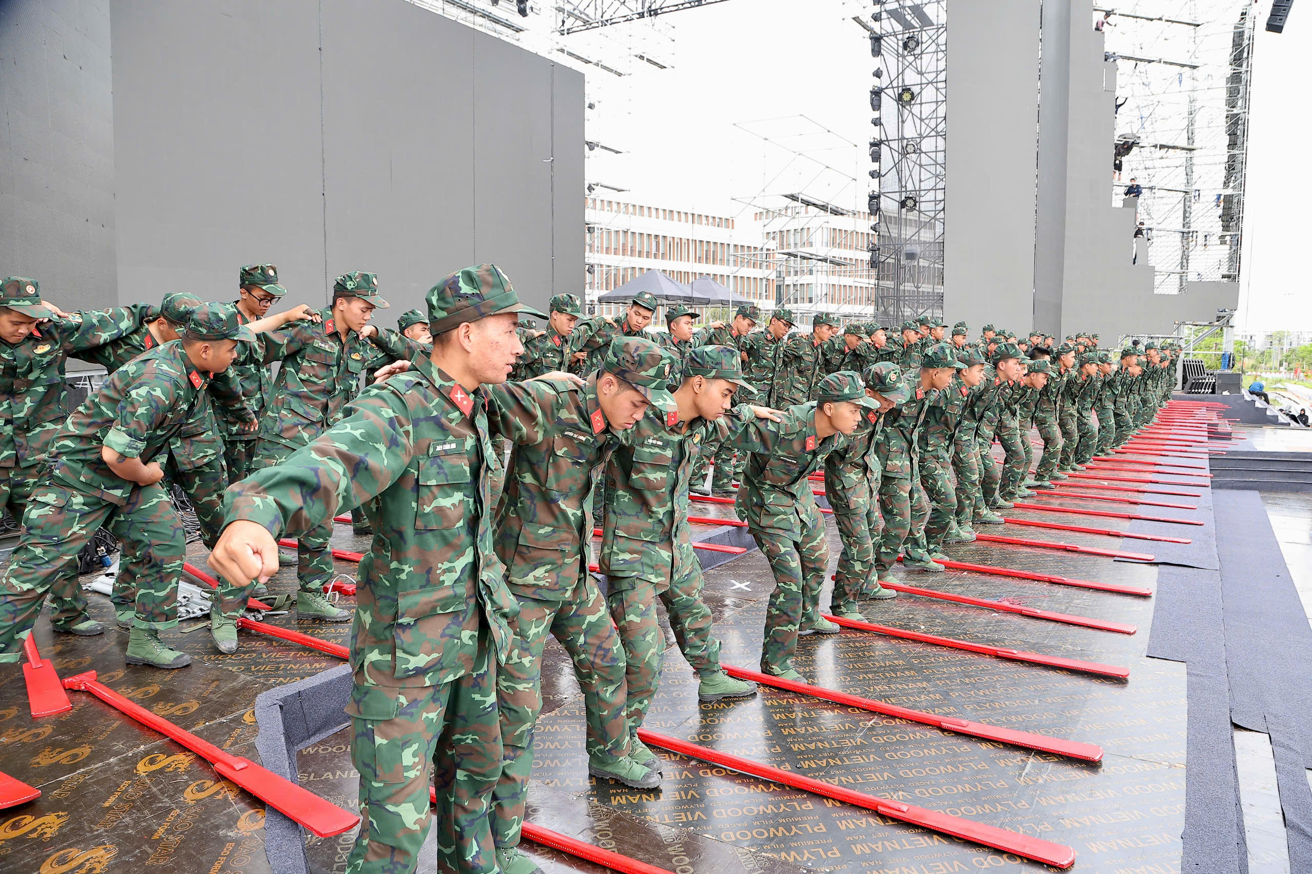 C&ocirc;ng t&aacute;c hợp luyện đang được tiến h&agrave;nh khẩn trương, nghi&ecirc;m t&uacute;c.