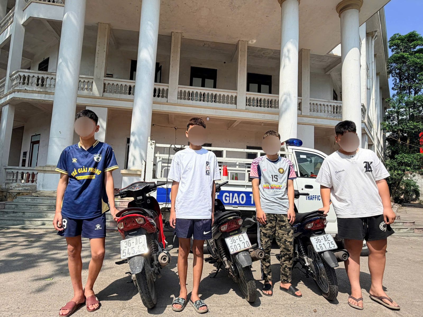 Thanh Hoá: Xác minh, xử lý nhóm thanh thiếu niên điều khiển xe mô tô vi phạm trật tự, an toàn giao thông