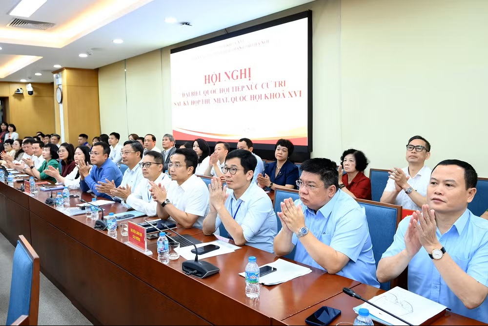 C&aacute;c đại biểu v&agrave; cử tri tham dự hội nghị. (Ảnh: ĐĂNG KHOA)
