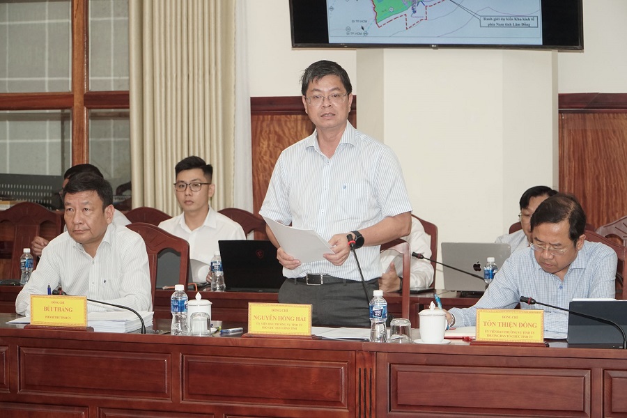 Đồng ch&iacute; Nguyễn Hồng Hải, Ủy vi&ecirc;n Ban Thường vụ Tỉnh ủy, Ph&oacute; Chủ tịch UBND tỉnh ph&aacute;t biểu tại buổi l&agrave;m việc