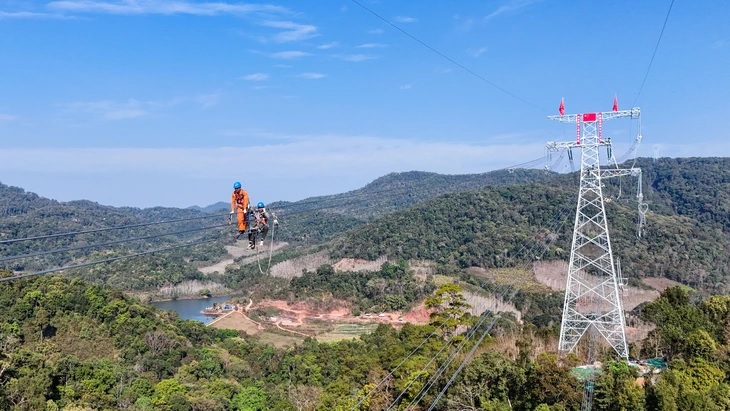 ADB khởi động gói đầu tư 70 tỷ USD để kết nối lưới điện và mạng số của châu Á