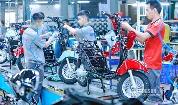 Sản xuất xe m&aacute;y điện tại c&ocirc;ng ty DK Việt Nhật. Nguồn: B&aacute;o v&agrave; Ph&aacute;t thanh truyền h&igrave;nh Lạng Sơn