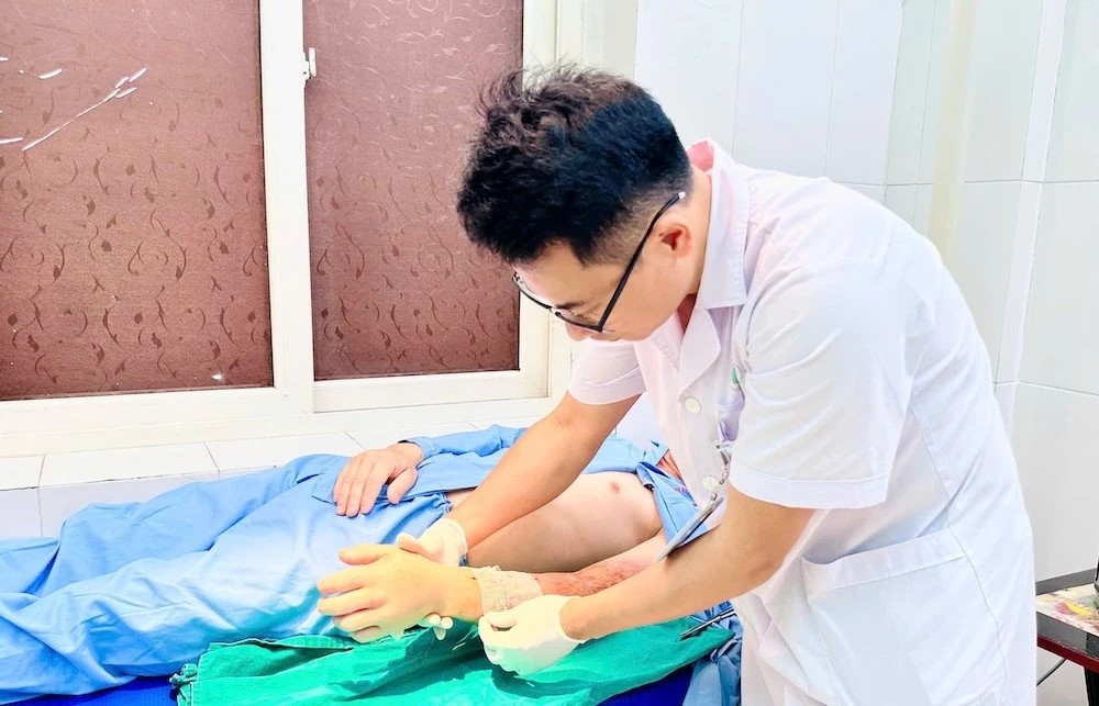 sau 3 tuần điều trị, cẳng tay phục hồi tốt, bệnh nh&acirc;n đ&atilde; được xuất viện